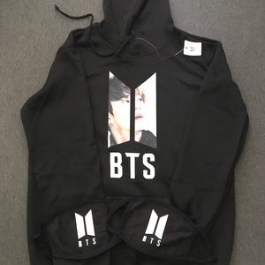 BTS HOODIE SIZE M